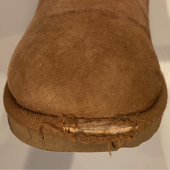 KIDS UGGS SIZE 5 USED - Picture 5 of 6